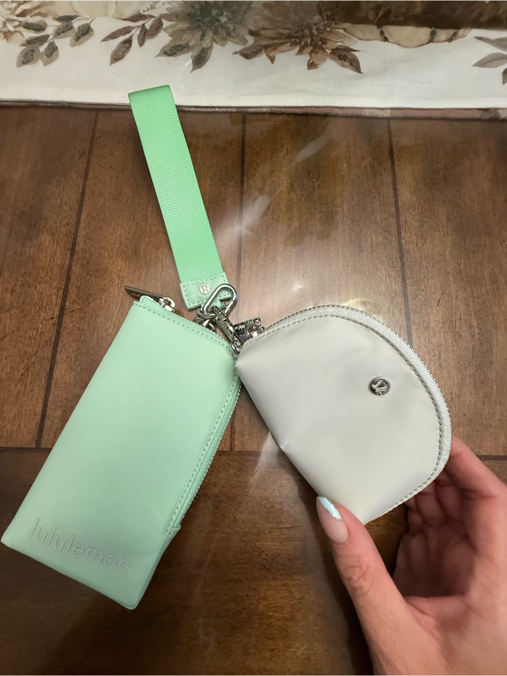 *NWOT* Lululemon athletica Mint Green Large Wristlet with Light Gray Coin Pouch